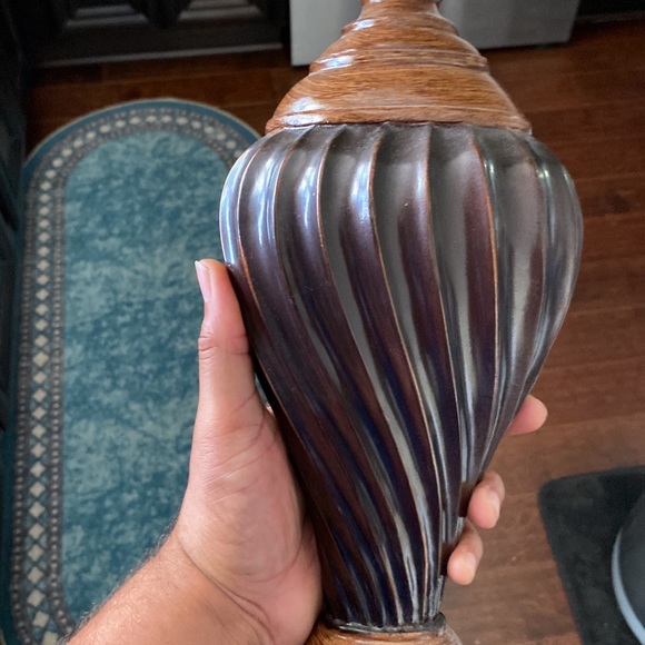 2 Regency Hill Craved Lamps ( set of 2 ) bulbs not included - Picture 4 of 6